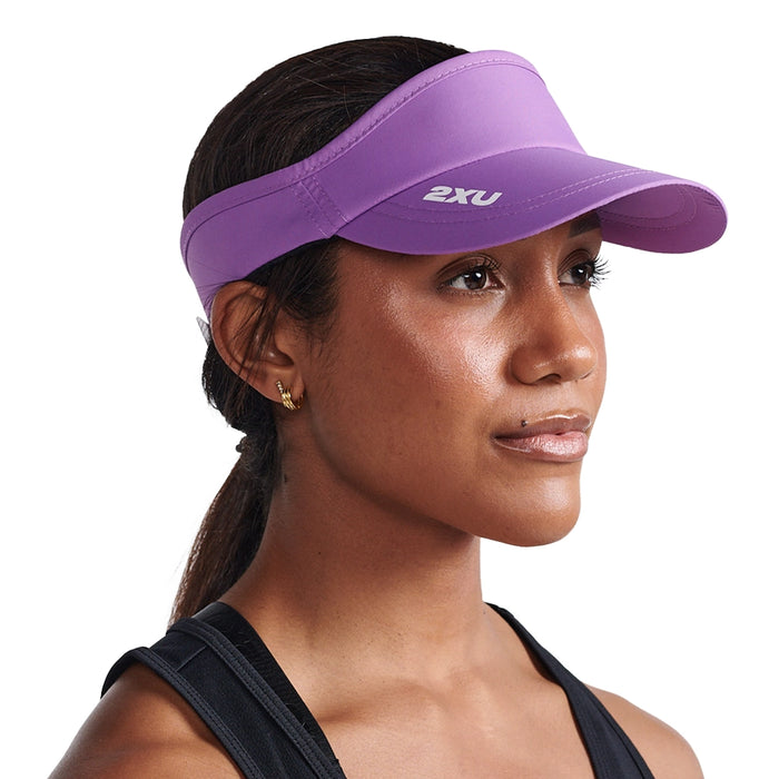 2XU Visera Run Broche Thistle