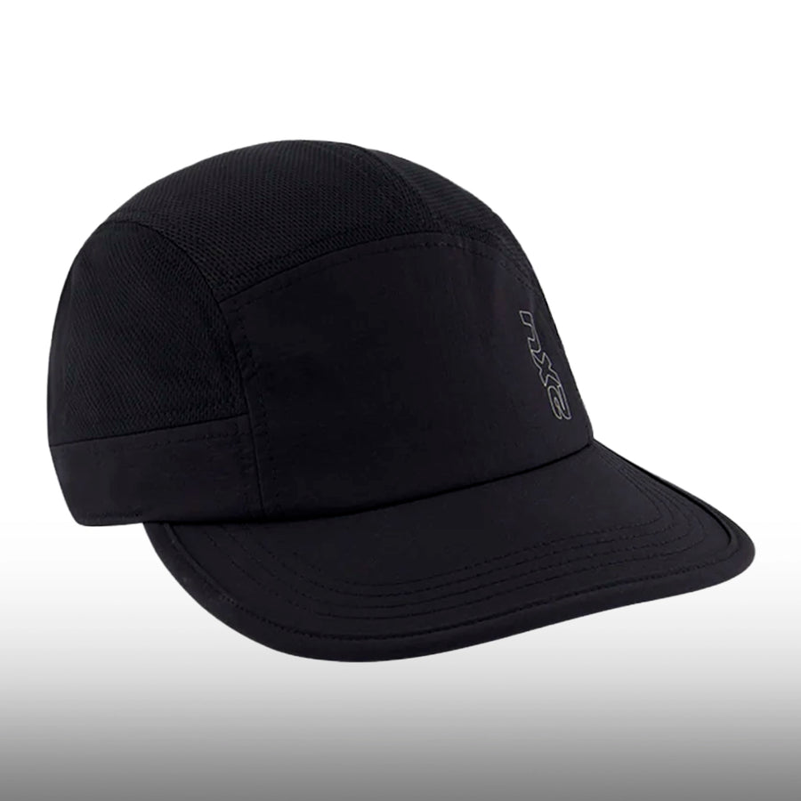 Gorra 2XU Light Speed Black Silver Reflective para running vista frontal