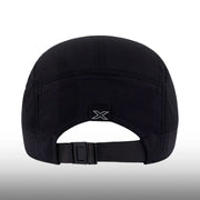 Detalle de la gorra 2XU Light Speed Small Cap ligera y ajustable