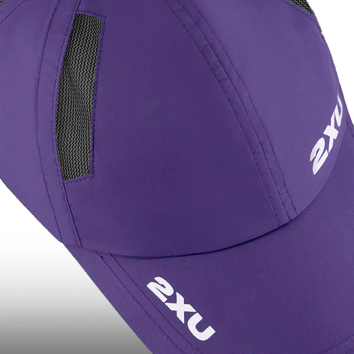 2XU Gorra Run Future Dusk White