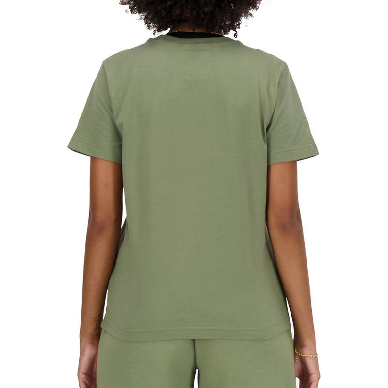 Blusa Essentials Mujer Oliva: Estilo y Confort Diario New Balance