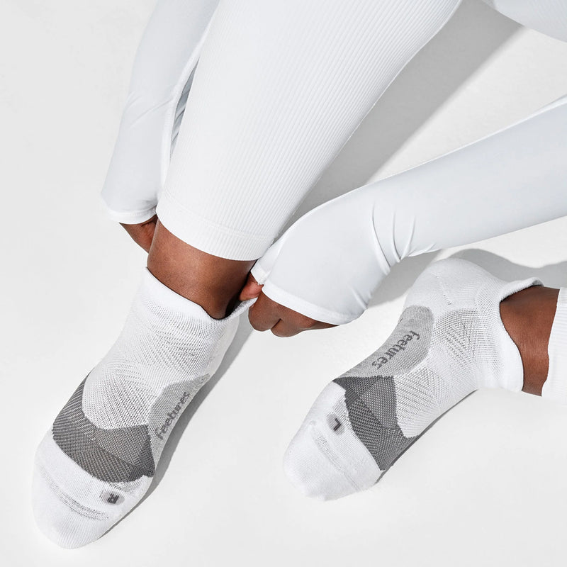 Feetures Elite Light Cushion No Show Tab White