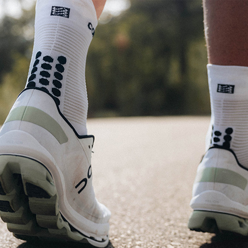 Compressport Pro Racing Socks v4.0 Run High White Black