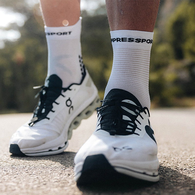 Compressport Pro Racing Socks v4.0 Run High White Black