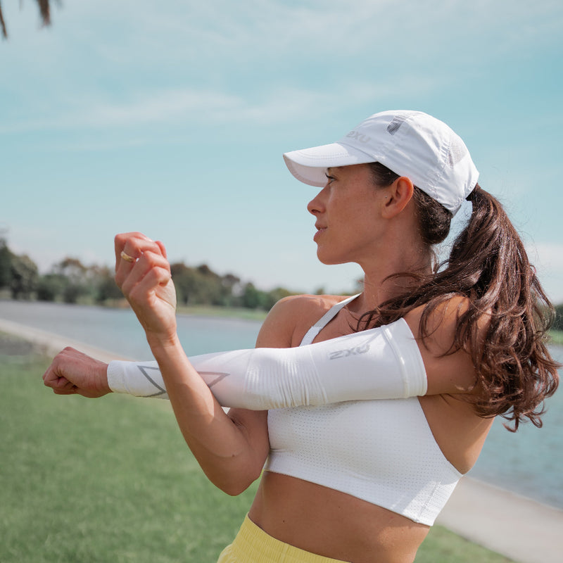 2XU Gorra Run Broche White