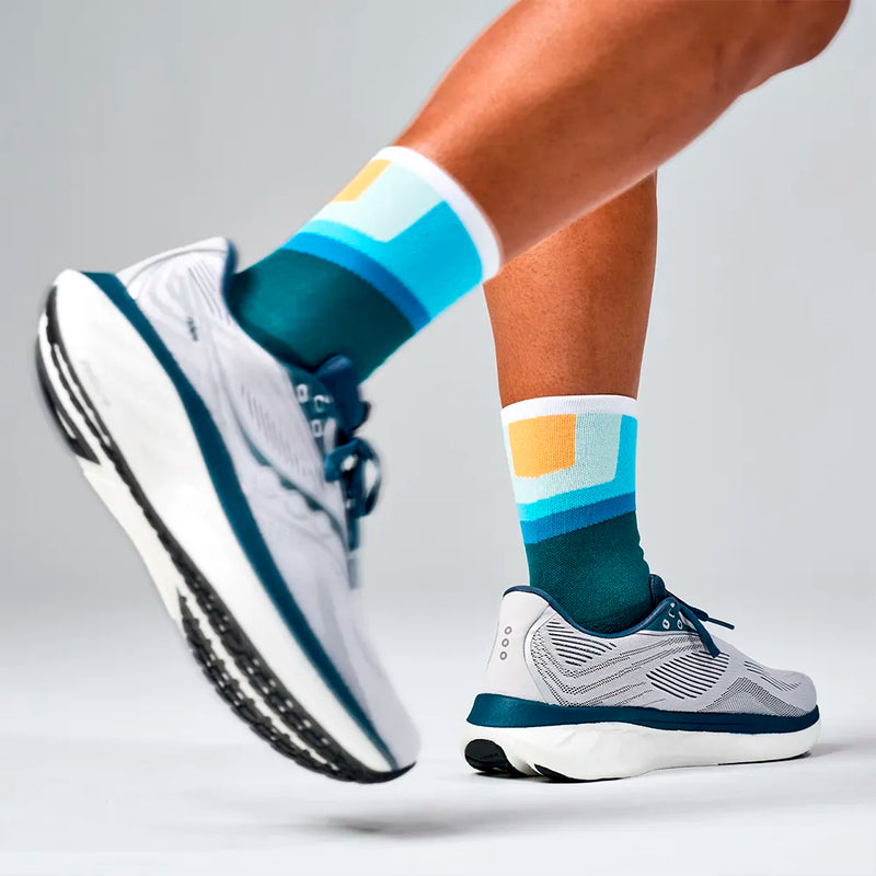 Feetures Elite Light Cushion Mini Crew Breezy Court