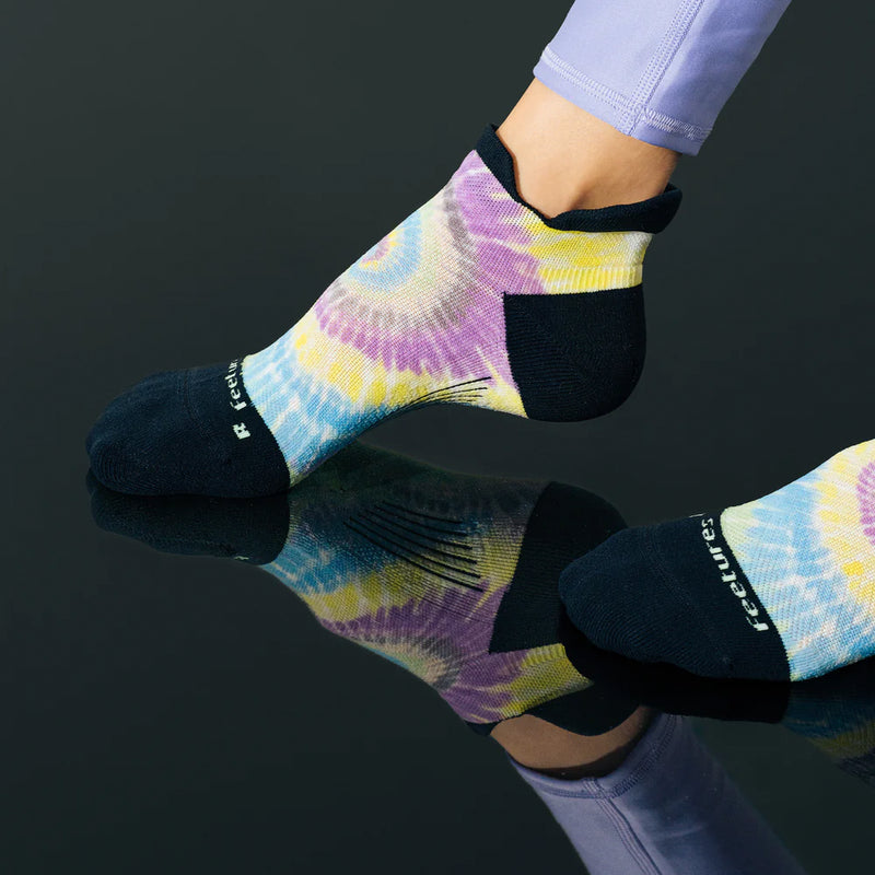 Feetures Elite Light Cushion No Show Tab Lavender Spiral