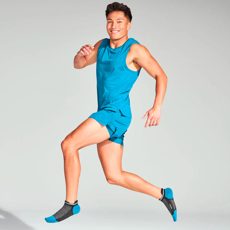 Feetures Elite Max Cushion No Show Tab Ankle Socks