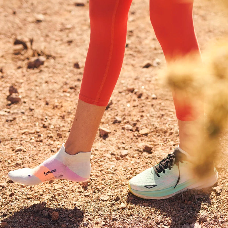 Feetures Elite Ultra Light No Show Tab Sock Crisp Mint