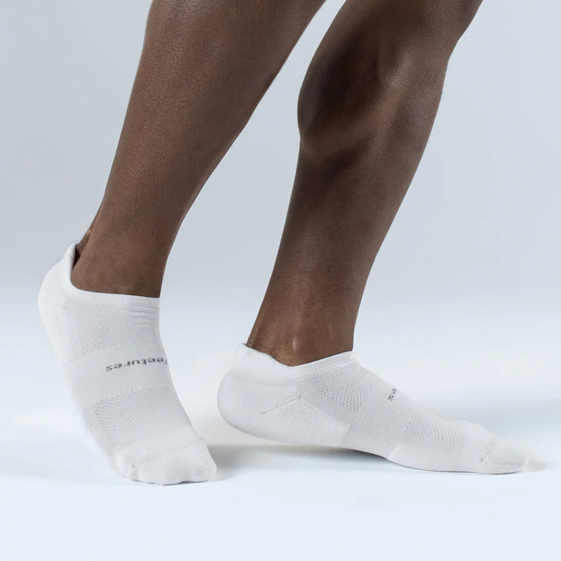 Feetures High Performance Ultra Light No Show Tab White