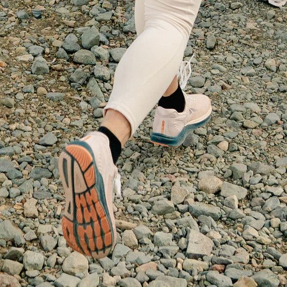 Feetures Merino 10 Ultra Light Quarter Black