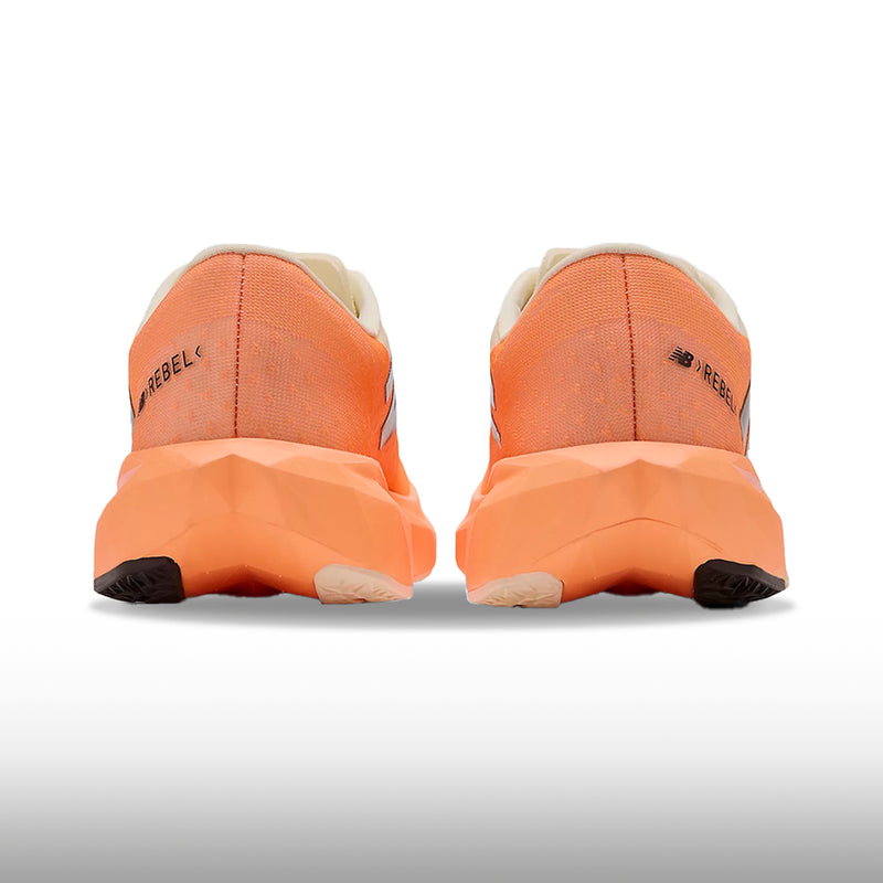 New Balance FuelCell Rebel V4 Mujer Black Hot Pink