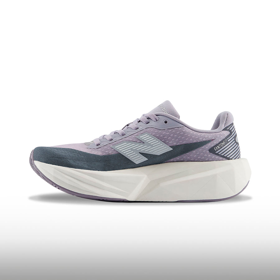 New Balance FuelCell Rebel v5 Mujer Digital Mist Magnet