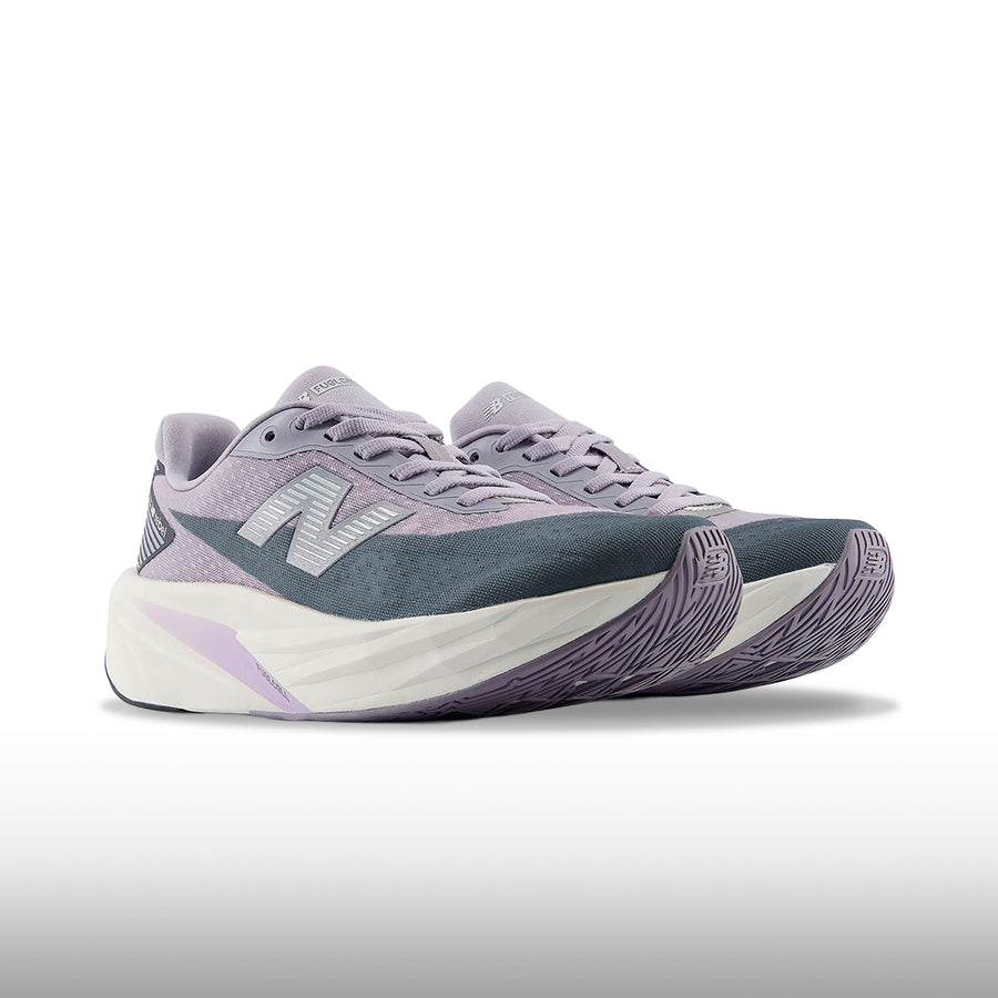 New Balance FuelCell Rebel v5 Mujer Digital Mist Magnet
