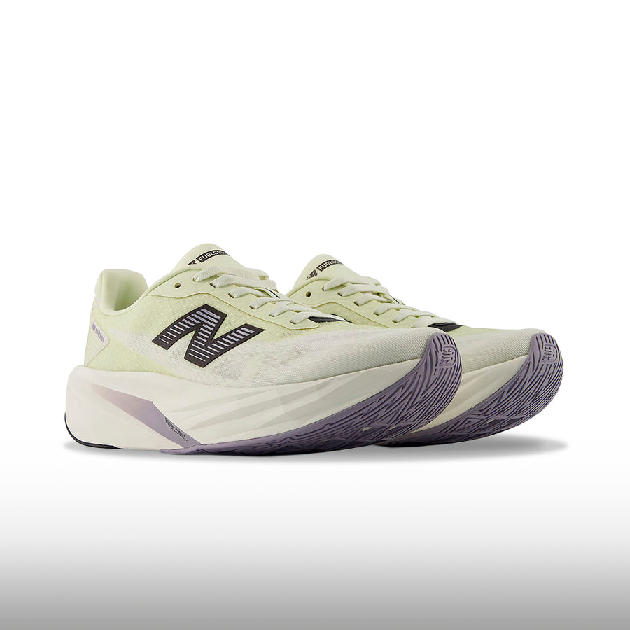 New Balance FuelCell Rebel v5 Mujer Pistachio Butter Sea Salt