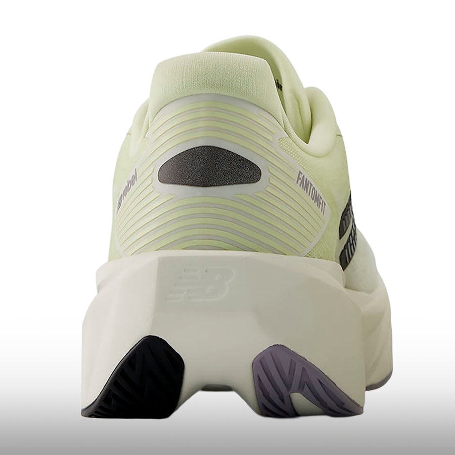 New Balance FuelCell Rebel v5 Mujer Pistachio Butter Sea Salt