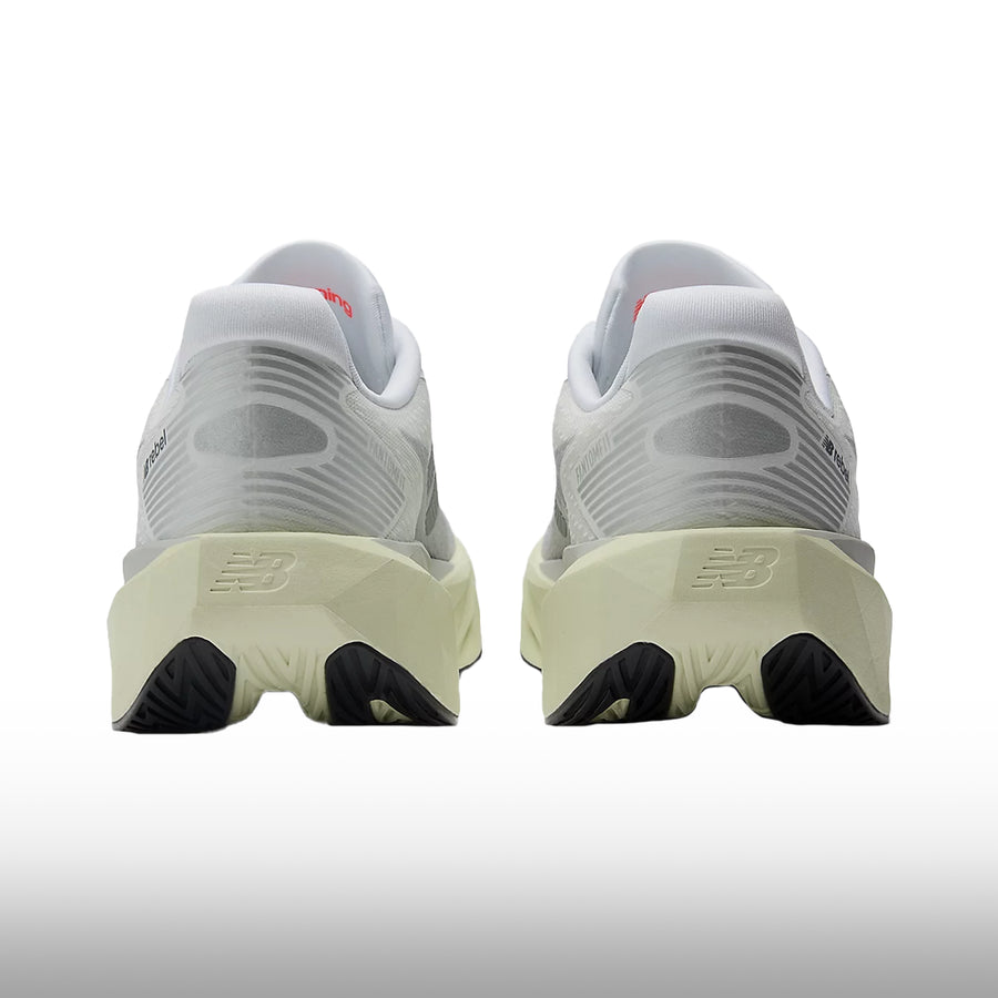 New Balance FuelCell Rebel v5 Mujer Raincloud White