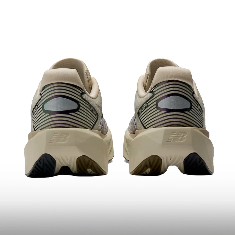 New Balance FuelCell Rebel v5 Mujer Shipyard Arid Stone