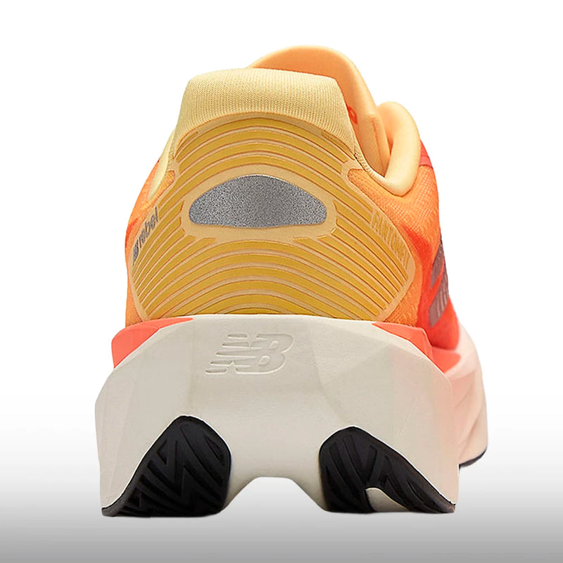 New Balance FuelCell Rebel v5 Mujer Tangerine Heat Silver Metallic