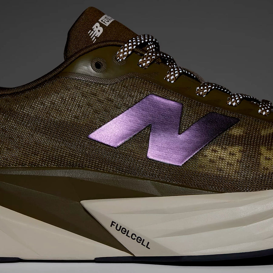 New Balance FuelCell Rebel v5 Mujer Woodland Shipyard