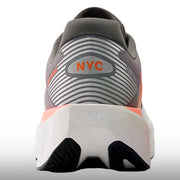 New Balance TCS NYC Marathon FuelCell Rebel v5 Hombre Grapefruit Grey Matter