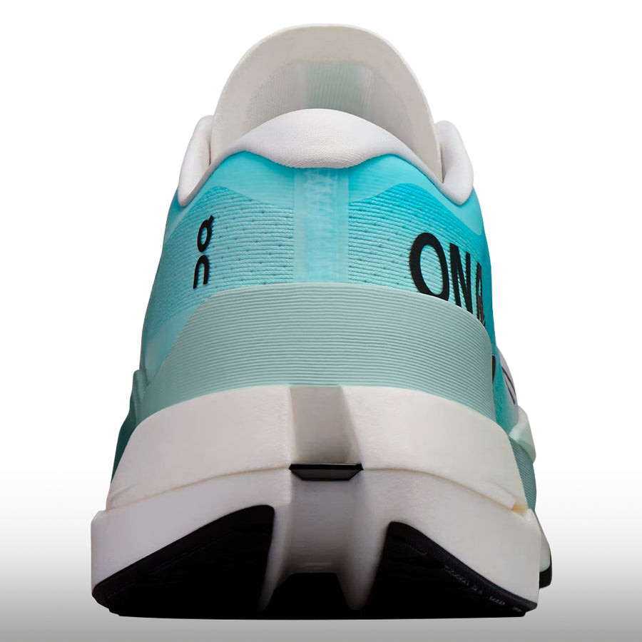 On Running Cloudboom Max Hombre White Flurry