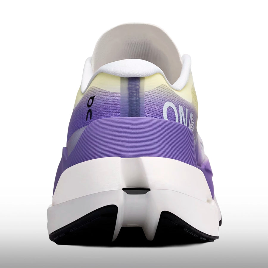 On Running Cloudboom Max Mujer White Juniper